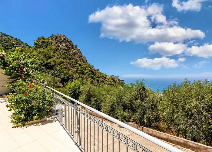 Aigli Fully Equipped Getaway - Seaview Lux Retreat Semesterbostad Kalamata